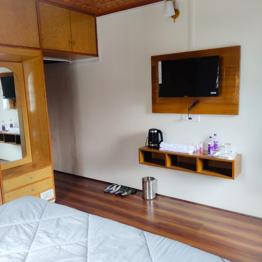 Hotel Peaceful Mornings Srinagar Экстерьер фото