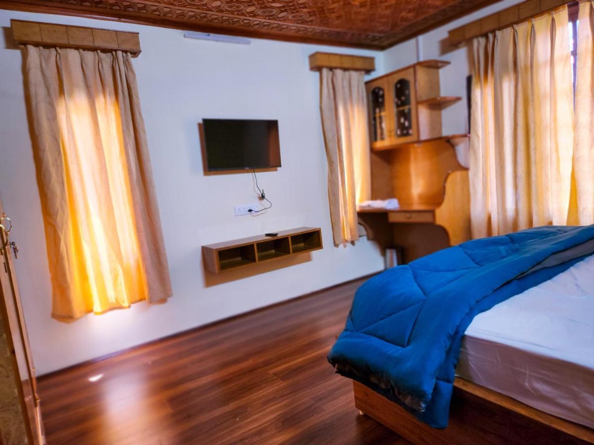 Hotel Peaceful Mornings Srinagar Экстерьер фото